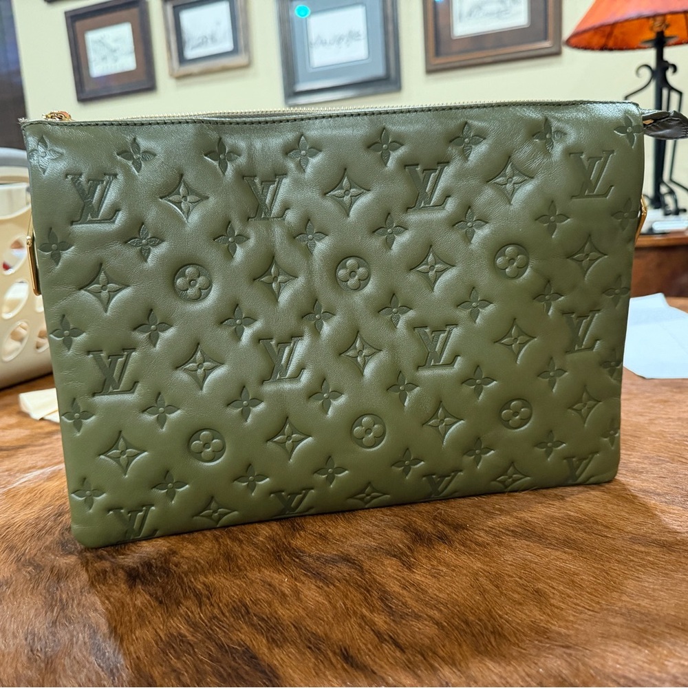 Louis Vuitton Coussin MM - Khaki